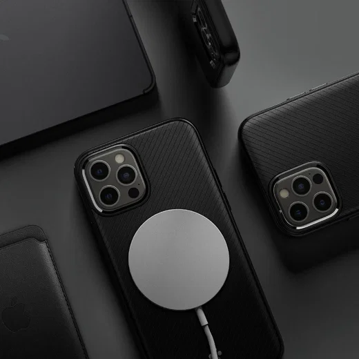 Spigen Mag Armor iPhone 12 / 12 Pro Hoesje voor Apple MagSafe Zwart afbeelding 4