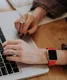 Apple Watch 41MM / 40MM / 38MM Bandje Siliconen met Drukknoop Sluiting Rood afbeelding 4