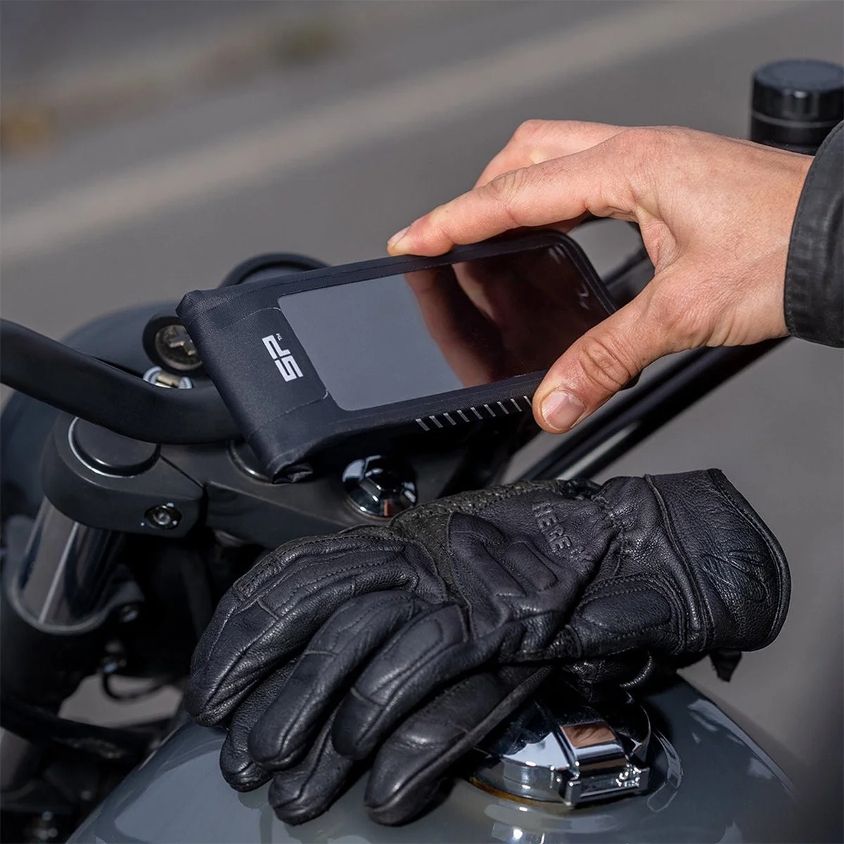 SP Connect Moto Bundle LT SPC+ - Motorhouder + Universeel Waterdicht Hoesje afbeelding 3