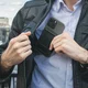 Spigen Lock Fit MagFit MagSafe Portemonee en Kaarthouder voor Pasjes Zwart afbeelding 9