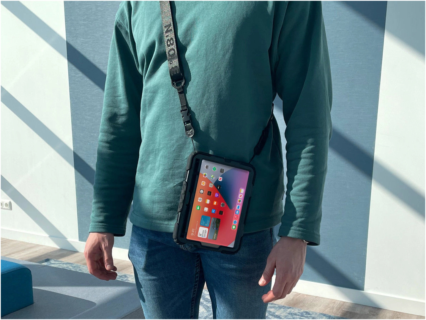 Apple iPad 11 (2025) / 10.9 (2022) Hoes met Screen Protector en Handriem Roze afbeelding 9