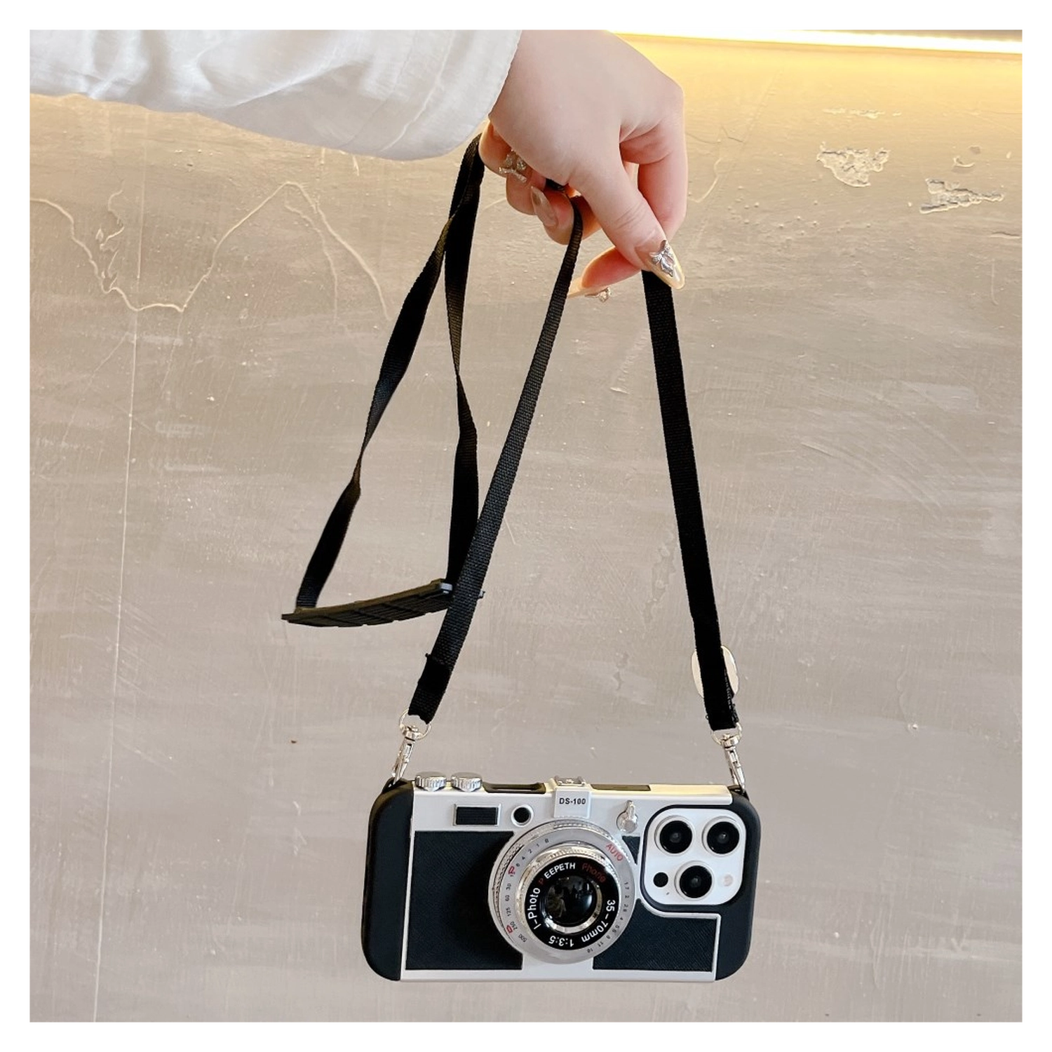 iPhone 16 Pro Max Hoesje Vintage Retro Camera Back Cover met Koord Zwart afbeelding 3