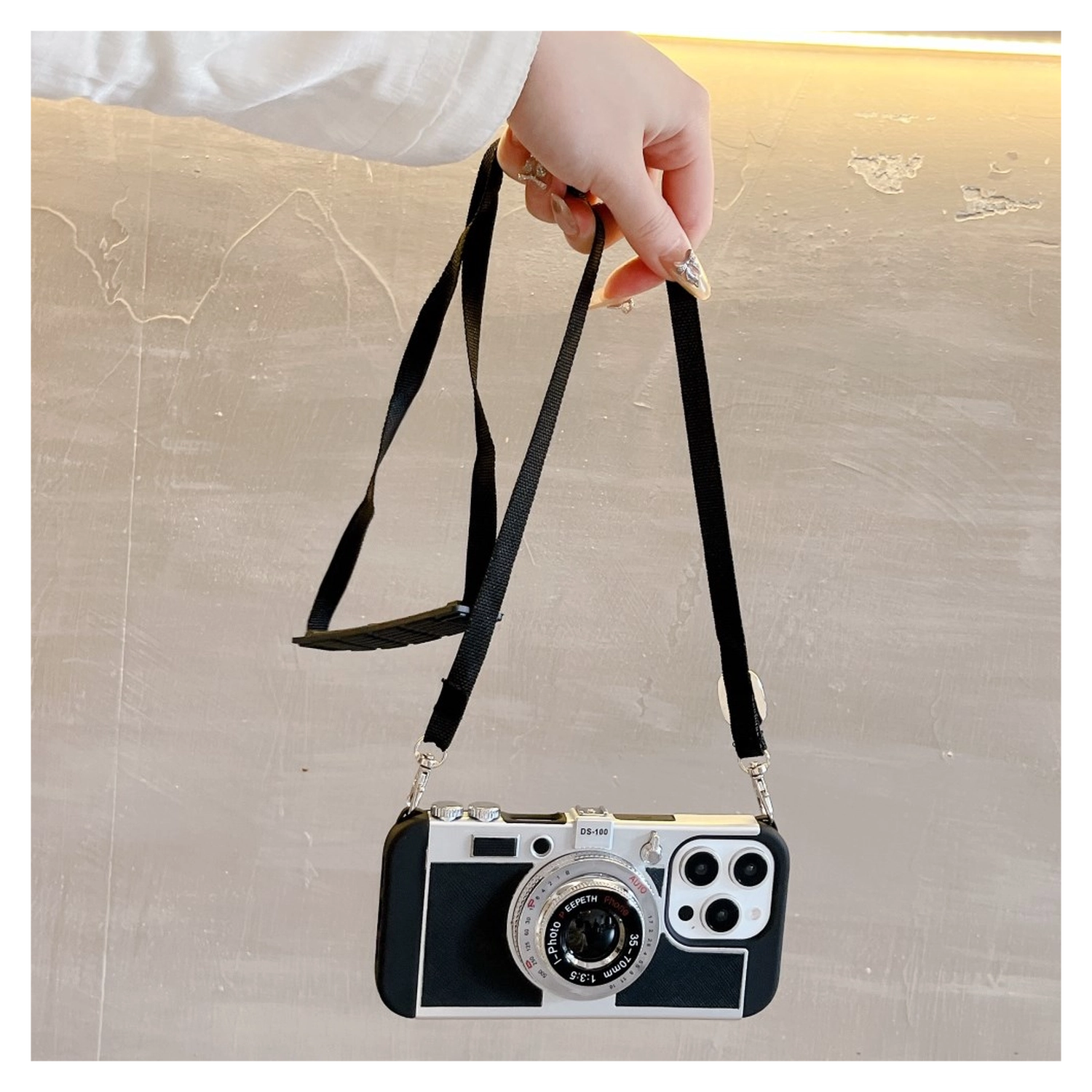 iPhone 15 Pro Hoesje Vintage Retro Camera Back Cover met Koord Zwart afbeelding 2