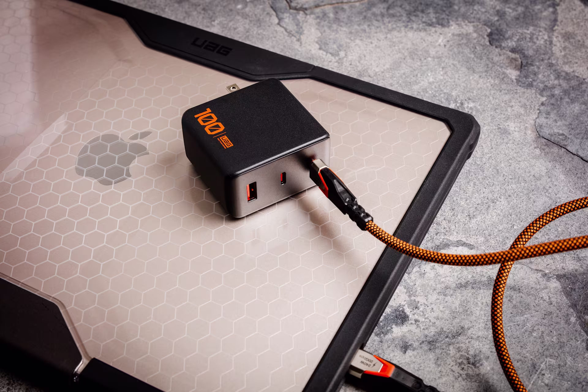 UAG SRGE 100W 3-Poorts Snellader USB-C & USB-A Zwart afbeelding 7
