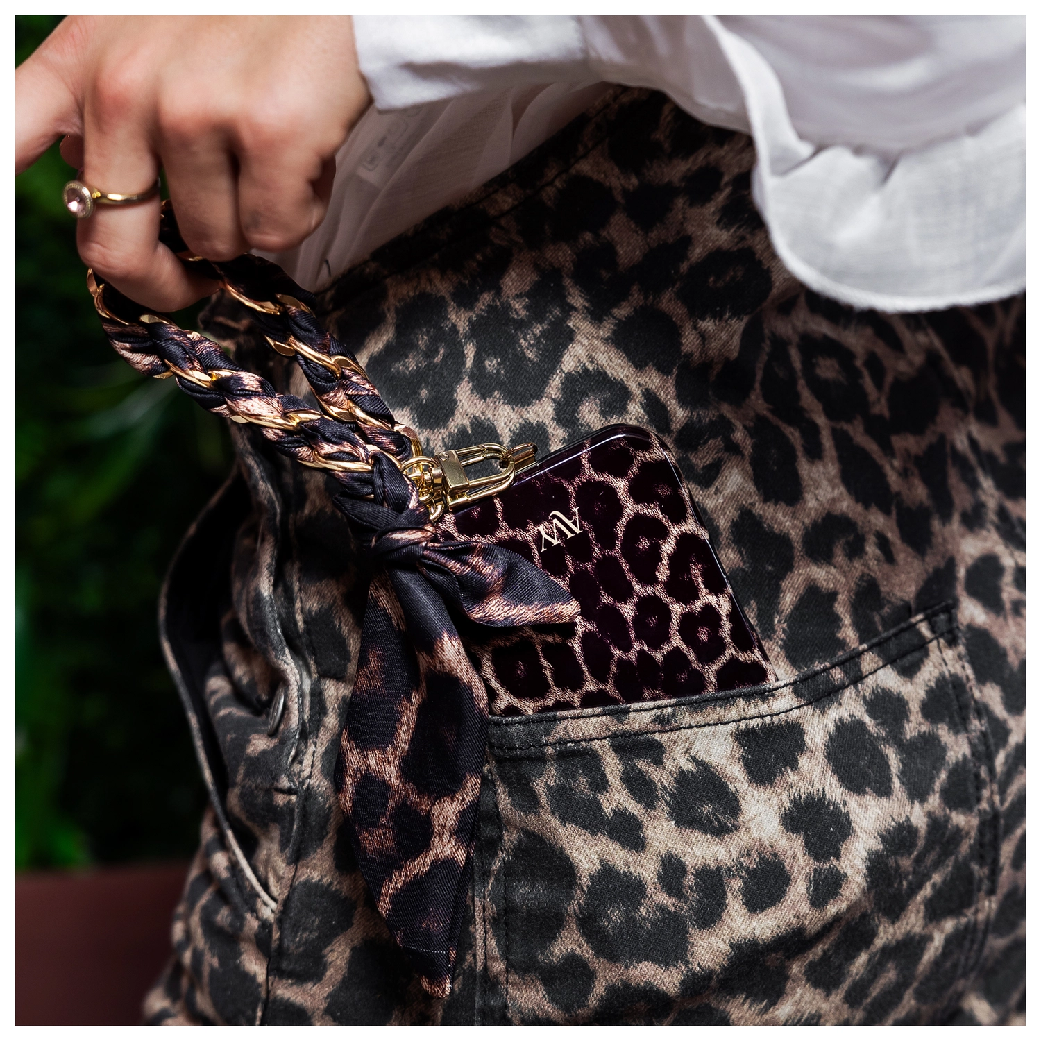 AVY Apple iPhone 15 Pro Max Hoesje MagSafe Back Cover Panthera Chic afbeelding 3