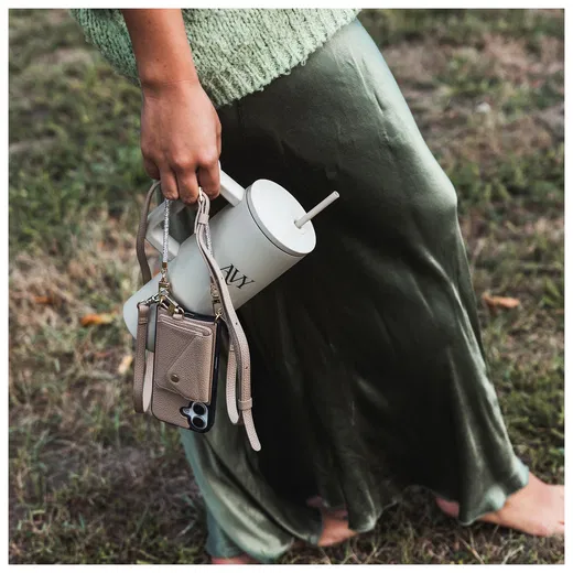 AVY Apple iPhone 17 Pro Max Hoesje met Koord Haakjes MagSafe Leer Beige afbeelding 4