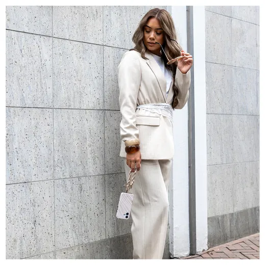 AVY Apple iPhone 17 Pro Max MagSafe Hoesje met Koord 32CM Aurum Gold afbeelding 5