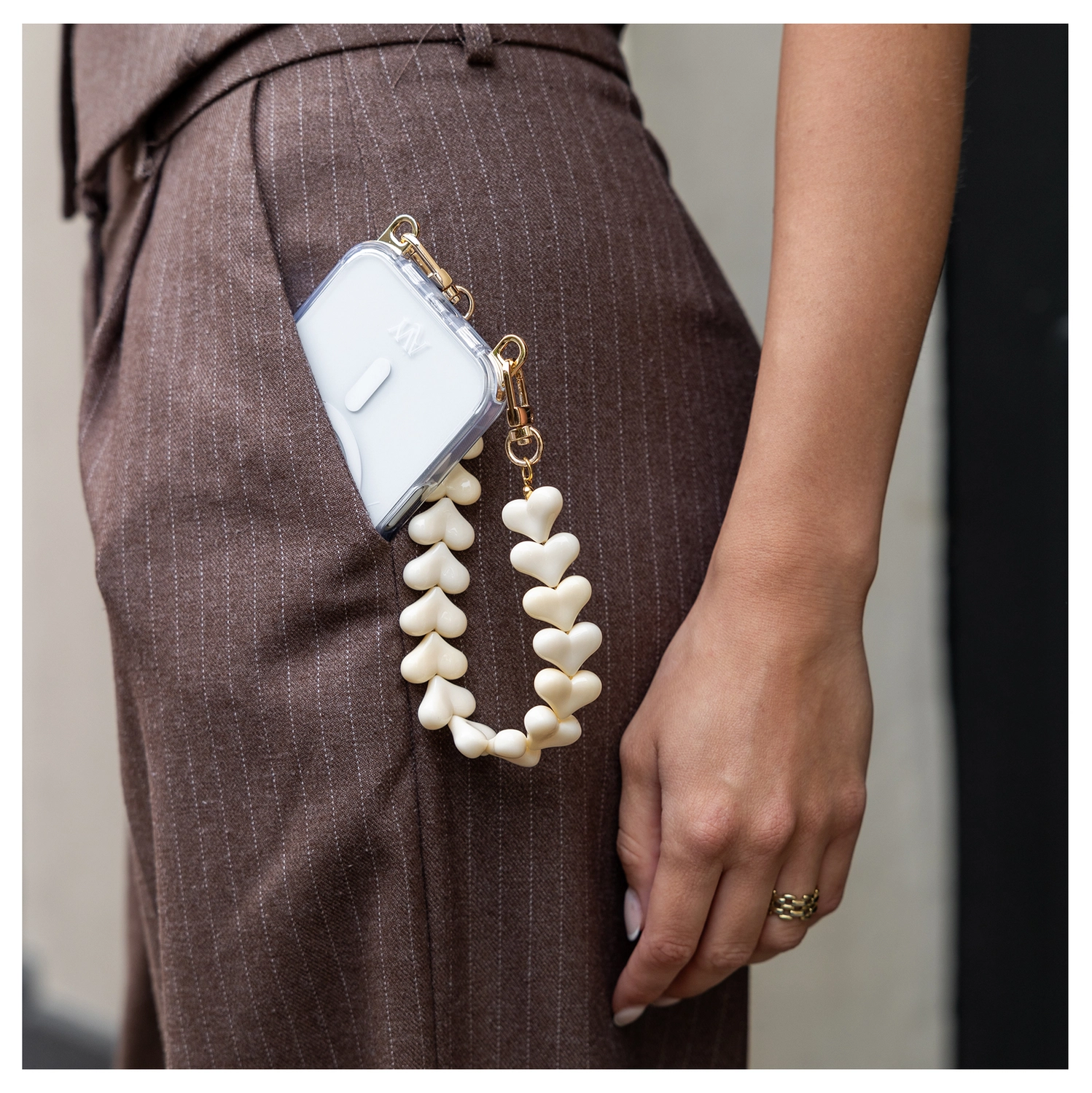 AVY Apple iPhone 13 Pro Max Hoesje met Koord & MagSafe 30CM Cupid Beige afbeelding 2