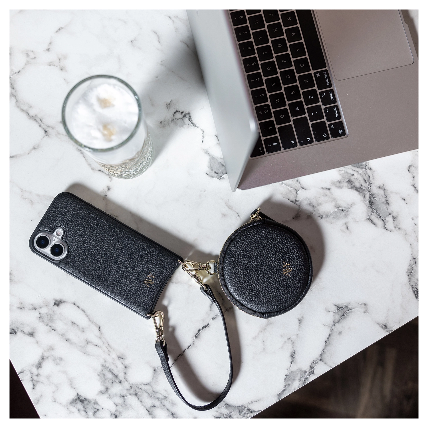 AVY Apple iPhone 15 Pro Max - Essential Kit - Zwart - Short Leather afbeelding 2