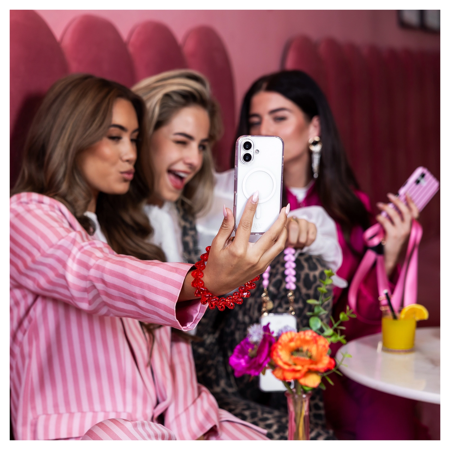 AVY Samsung S25 Plus / S24 Plus - Essential Kit - Burgundy - Cupid Clear Red afbeelding 2