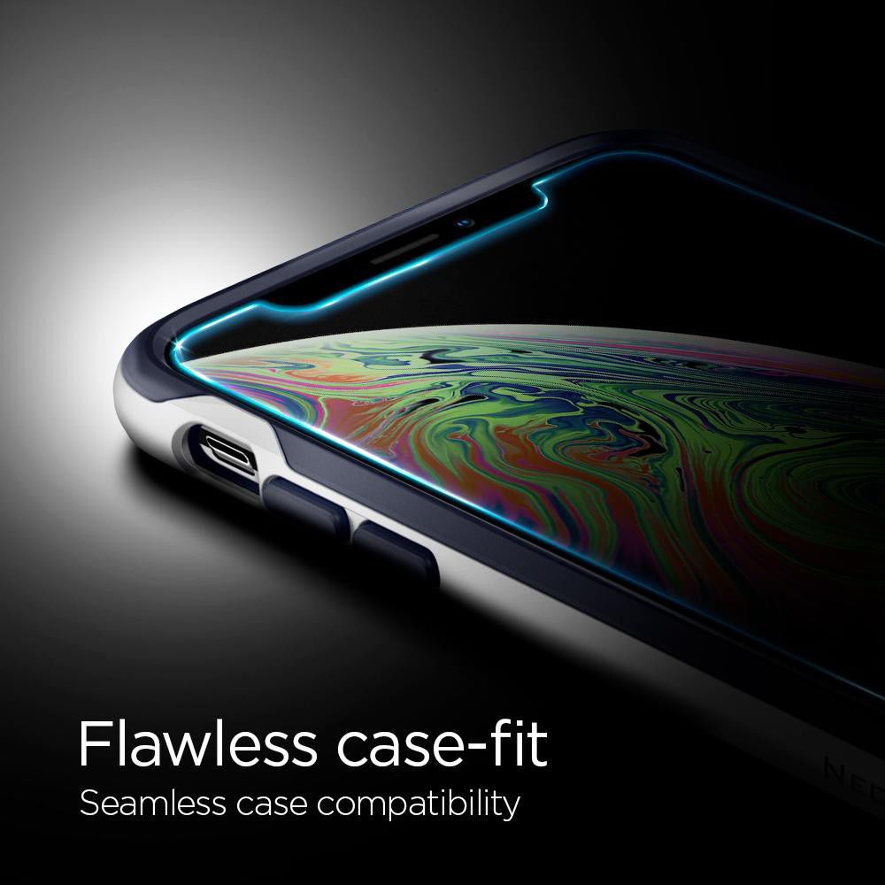 Spigen Apple iPhone XS Tempered Glass Screen Protector (2 Pack) afbeelding 5
